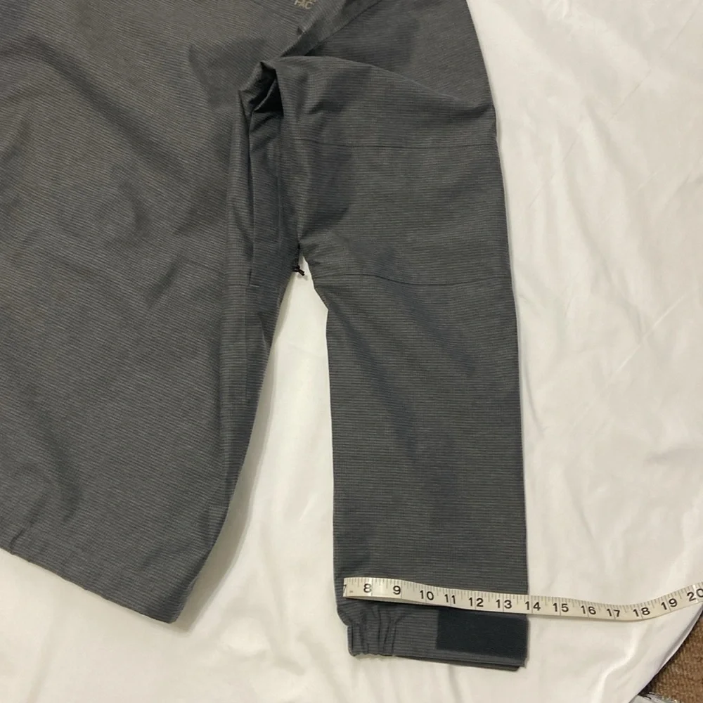 THE NORTH FACE,GREY,MEN/ HOMMES WINDBREAKER, JACKET WITH HOOD. SIZE- MEDIUM.